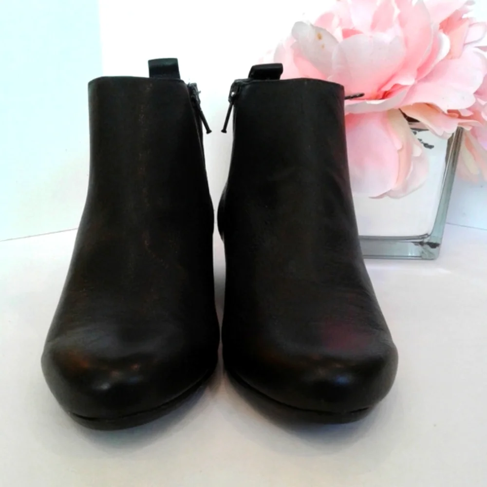 MUNRO black  genuine leather anckle boots